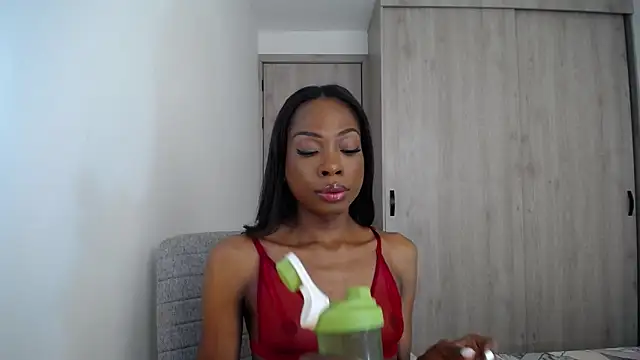 DAPHNE doll online show from 5, 3, 2026