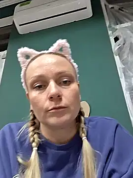 Snapshot of Bondgirl_013 chatting on 8, 3, 2026 Bondgirl 013 online show from 8, 3, 2026