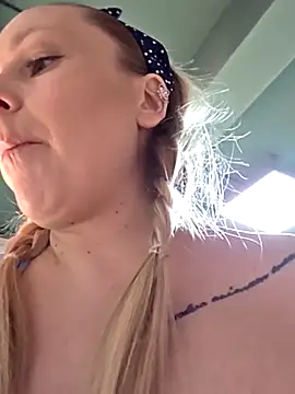 Snapshot of Bondgirl_013 chatting on 4, 4, 2026 Bondgirl 013 online show from 4, 4, 2026