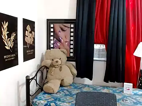Snapshot of UrhotGoddess chatting on 18, 6, 2026 UrhotGoddess online show from 18, 6, 2026
