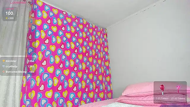 Snapshot of caroline_tovar chatting on 3, 2, 2025 caroline tovar online show from 3, 2, 2025