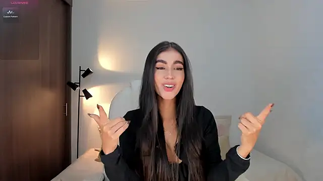 RebeccaBaxter online show from 12, 11, 2025