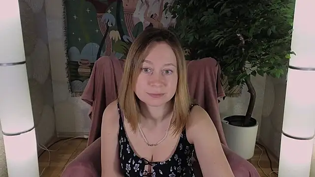 Snapshot of BrookeEvans chatting on 28, 2, 2025 BrookeEvans online show from 28, 2, 2025