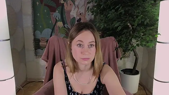Snapshot of BrookeEvans chatting on 1, 3, 2025 BrookeEvans online show from 1, 3, 2025