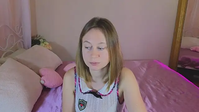 Snapshot of BrookeEvans chatting on 4, 3, 2025 BrookeEvans online show from 4, 3, 2025