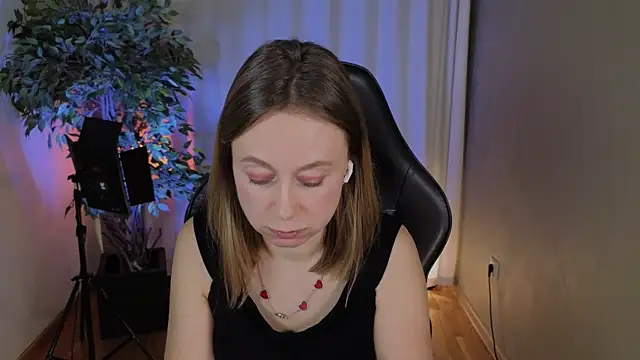 Snapshot of BrookeEvans chatting on 9, 3, 2025 BrookeEvans online show from 9, 3, 2025