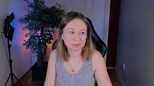 Snapshot of BrookeEvans chatting on 8, 10, 2025 BrookeEvans online show from 8, 10, 2025