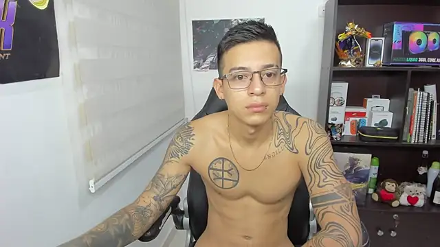 SIXXTOLOVE18 online show from 13, 3, 2025