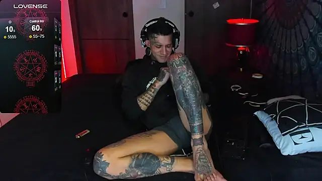 Snapshot of josh__ackerman chatting on 17, 12, 2025 josh ackerman online show from 17, 12, 2025