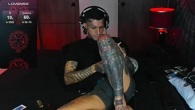 Snapshot of josh__ackerman chatting on 17, 12, 2025 josh ackerman online show from 17, 12, 2025