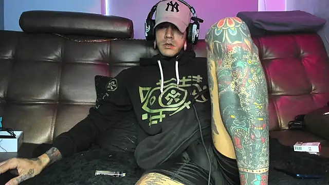 Snapshot of josh__ackerman chatting on 4, 7, 2026 josh ackerman online show from 4, 7, 2026