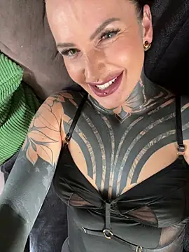 Snapshot of InkedBiitch chatting on 8, 6, 2026 InkedBiitch online show from 8, 6, 2026