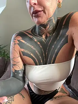 Snapshot of InkedBiitch chatting on 29, 6, 2026 InkedBiitch online show from 29, 6, 2026