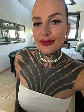 Snapshot of InkedBiitch chatting on 11, 7, 2026 InkedBiitch online show from 11, 7, 2026