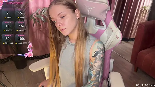 Snapshot of 01_lili_01 chatting on 9, 11, 2025 01 lili 01 online show from 9, 11, 2025