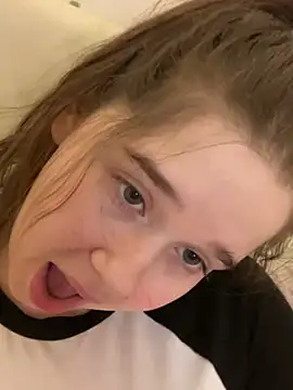 HornyGirlH online show from 3, 2, 2025