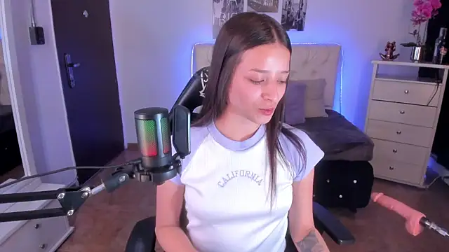 Snapshot of Amaia_Daniells chatting on 3, 2, 2025 Amaia Daniells online show from 3, 2, 2025