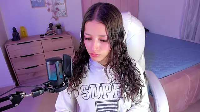 Snapshot of Amaia_Daniells chatting on 11, 3, 2025 Amaia Daniells online show from 11, 3, 2025