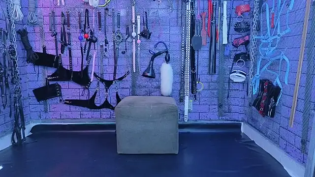 Snapshot of PANDORANEZZ chatting on 11, 10, 2025 PANDORANEZZ online show from 11, 10, 2025