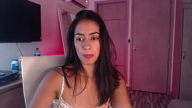 Snapshot of Brown_skin11 chatting on 4, 10, 2025 Brown skin11 online show from 4, 10, 2025
