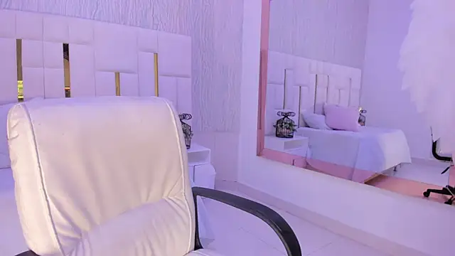 Meghan stonne  online show from 25, 10, 2025