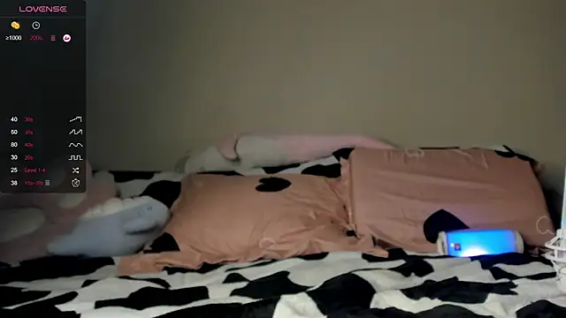 YaraAveiri online show from 24, 1, 2025