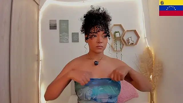 Snapshot of mariam_hill chatting on 30, 6, 2026 mariam hill online show from 30, 6, 2026