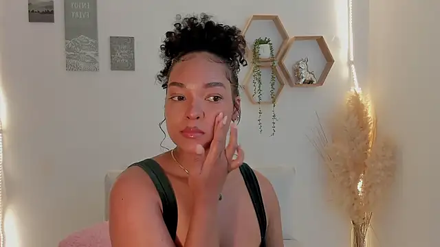 Snapshot of mariam_hill chatting on 6, 7, 2026 mariam hill online show from 6, 7, 2026