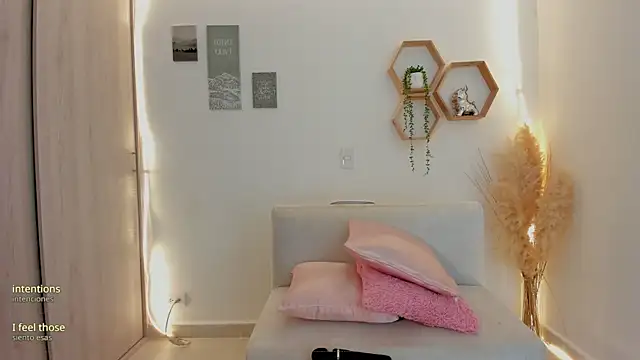 Snapshot of mariam_hill chatting on 28, 7, 2026 mariam hill online show from 28, 7, 2026