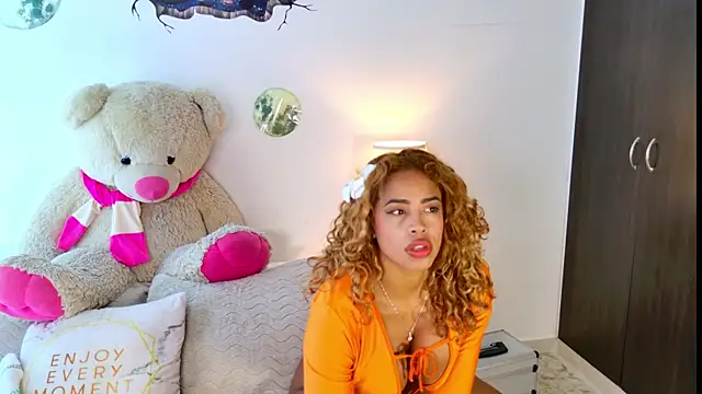 SarahCinnamon- online show from 10, 7, 2026