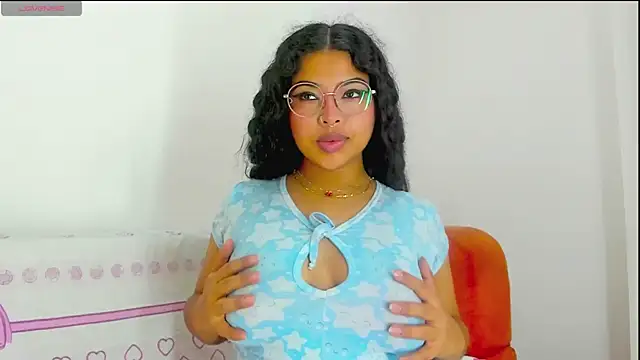 Snapshot of moana_taylor chatting on 17, 5, 2026 moana taylor online show from 17, 5, 2026