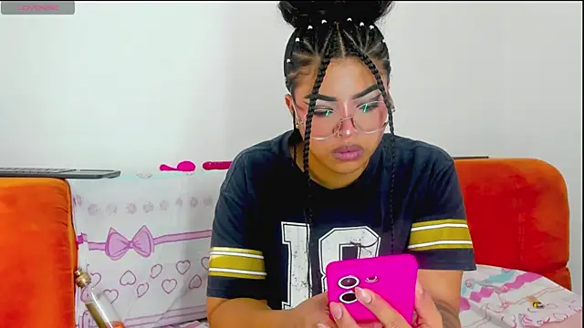 Snapshot of moana_taylor chatting on 9, 6, 2026 moana taylor online show from 9, 6, 2026