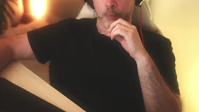 Sanders White online show from 4, 3, 2025