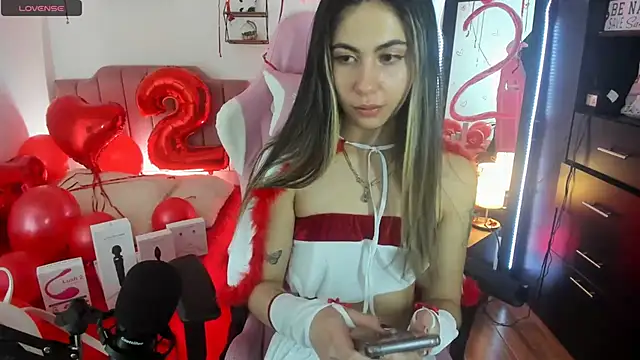 Snapshot of lilly_sweett chatting on 15, 12, 2024 lilly sweett online show from 15, 12, 2024