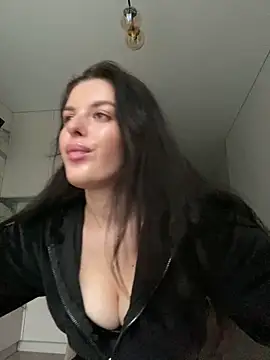 Snapshot of little_belucci chatting on 14, 12, 2025 little belucci online show from 14, 12, 2025