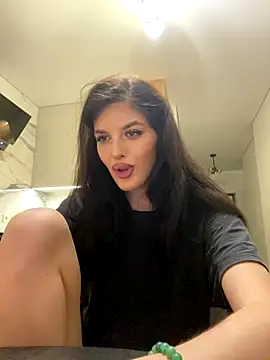 Snapshot of little_belucci chatting on 15, 12, 2025 little belucci online show from 15, 12, 2025