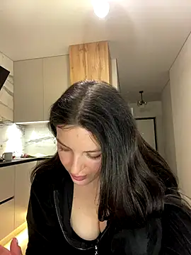 Snapshot of little_belucci chatting on 16, 12, 2025 little belucci online show from 16, 12, 2025
