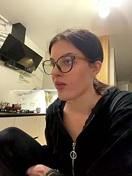 Snapshot of little_belucci chatting on 5, 1, 2026 little belucci online show from 5, 1, 2026