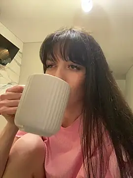 Snapshot of little_belucci chatting on 4, 3, 2026 little belucci online show from 4, 3, 2026