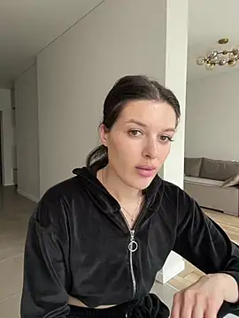 Snapshot of little_belucci chatting on 5, 6, 2026 little belucci online show from 5, 6, 2026