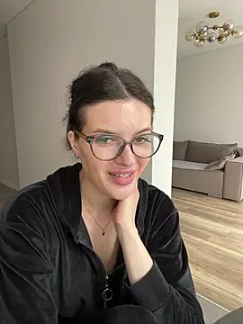 Snapshot of little_belucci chatting on 7, 6, 2026 little belucci online show from 7, 6, 2026