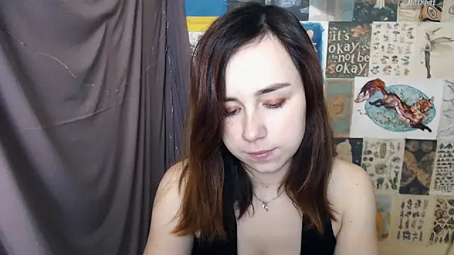 Snapshot of VeryVeryVeryShy_ chatting on 12, 12, 2024 VeryVeryVeryShy online show from 12, 12, 2024