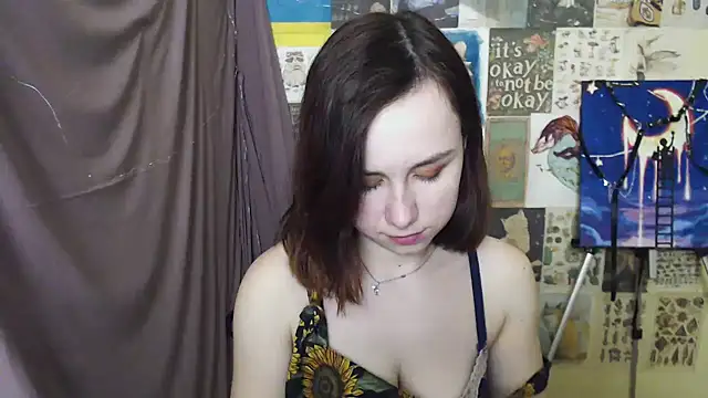 Snapshot of VeryVeryVeryShy_ chatting on 1, 3, 2025 VeryVeryVeryShy online show from 1, 3, 2025