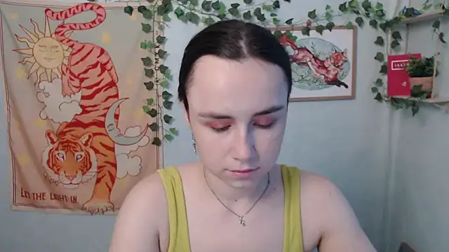 Snapshot of VeryVeryVeryShy_ chatting on 22, 7, 2026 VeryVeryVeryShy online show from 22, 7, 2026