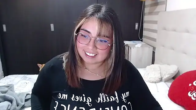 Snapshot of yini_angel chatting on 22, 6, 2026 yini angel online show from 22, 6, 2026
