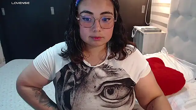 Snapshot of yini_angel chatting on 26, 6, 2026 yini angel online show from 26, 6, 2026