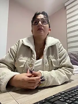 SWEETLILY18 online show from 5, 2, 2025