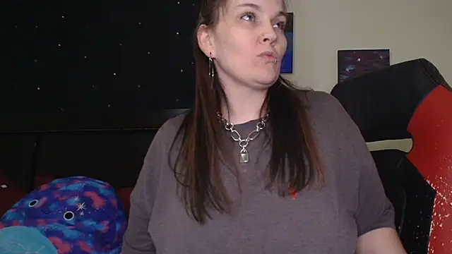 Snapshot of ToxicLilly chatting on 8, 11, 2025 ToxicLilly online show from 8, 11, 2025