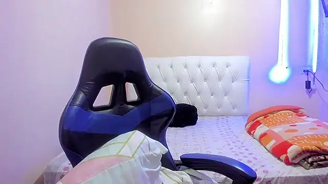 Leylafourniert online show from 23, 12, 2024