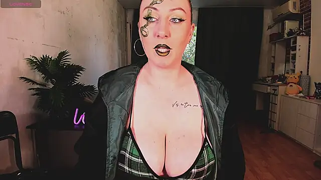 Mira Xo  online show from 17, 10, 2025